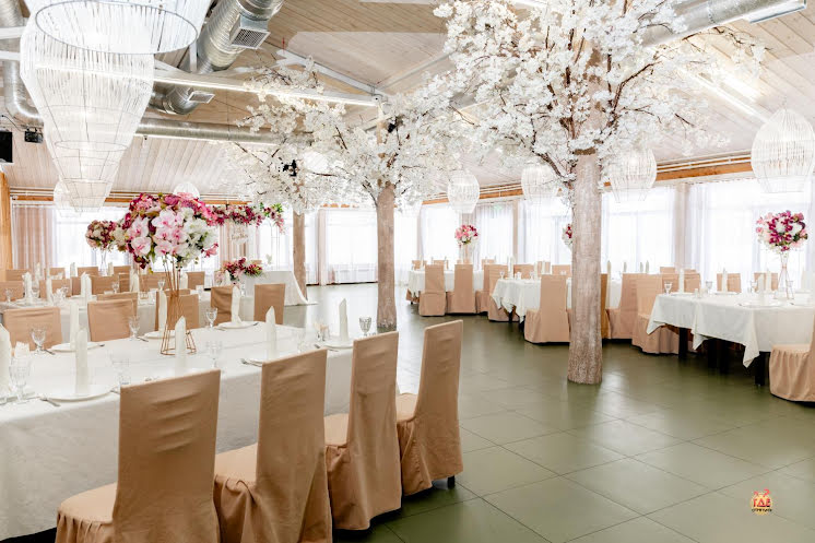 Зал «Яблоневый сад» в «Валенок» фотография №3