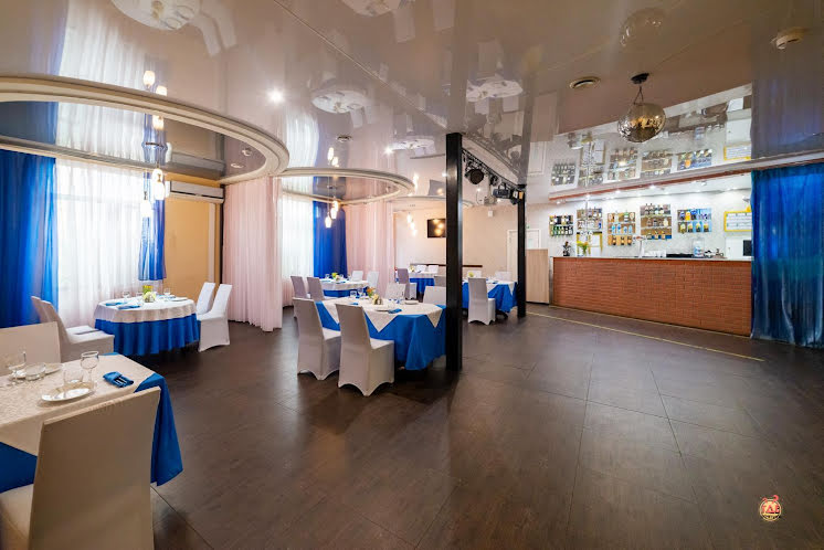 Основной зал в «Роял-кафе» фотография №6