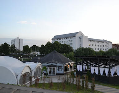 ресторан Tom Sawyer Veranda