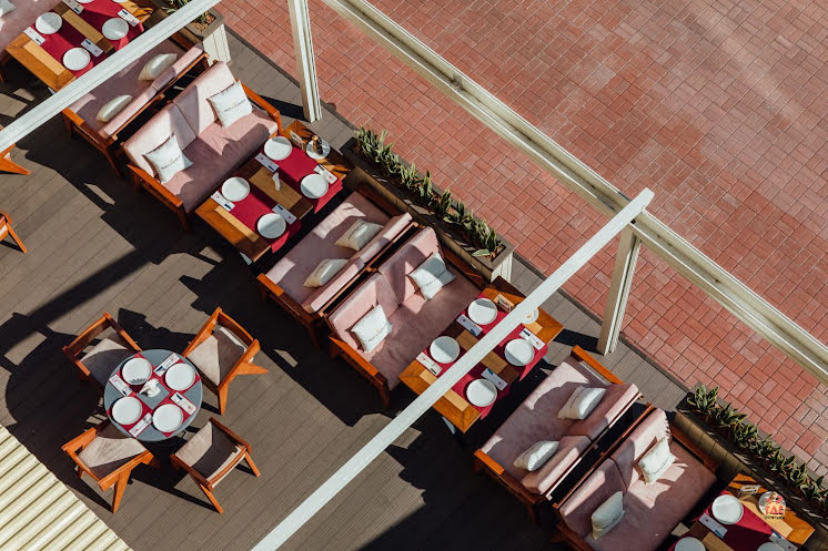 Летняя веранда в «Бенефит Плаза» фотография №1