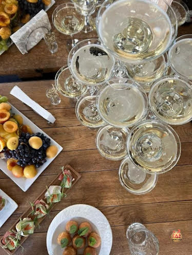 Основной зал в «Bon App Cafe» фотография №10