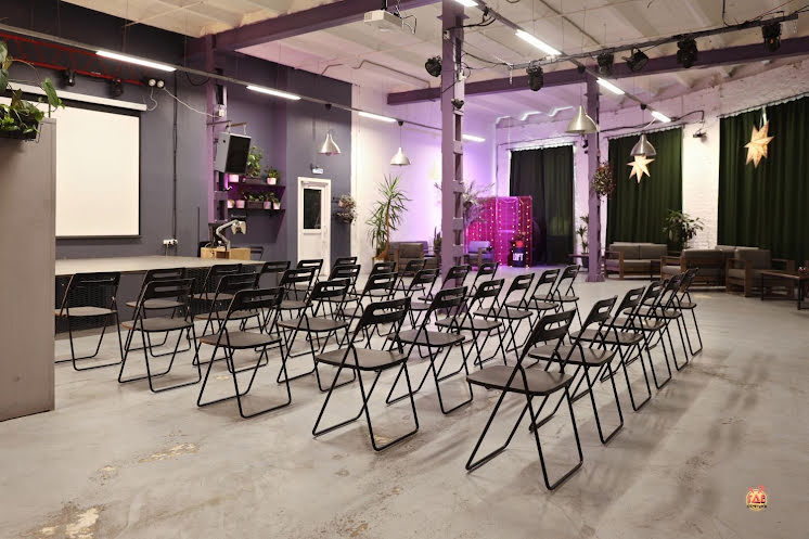 Основной зал в «COM.NATA на Петроградской» фотография №6