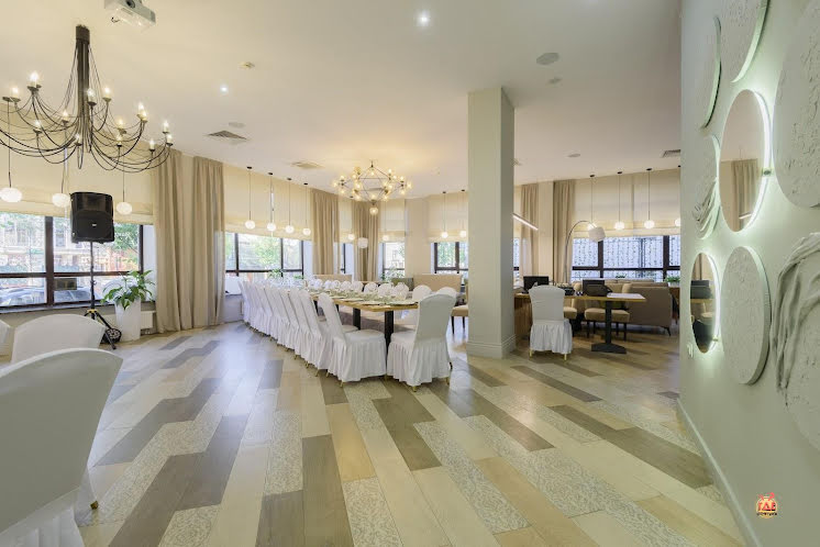 Основной зал в «Raymond» фотография №5