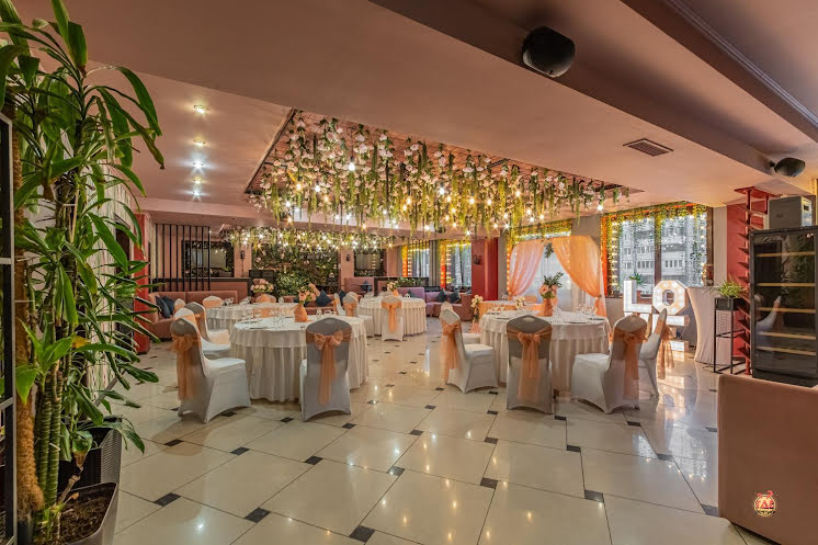 Основной зал в «Наш» фотография №1