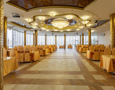  ресторан У Озера ​на Героев Космоса