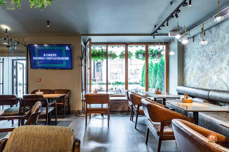 Зал на 1 этаже  в «ЭZО на Камергерском переулке» фотография №8