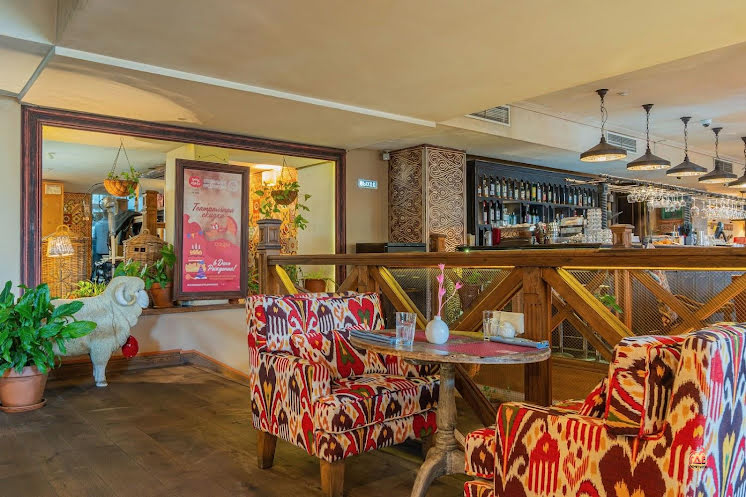 Основной зал второго этажа в «Хочу Харчо» фотография №3