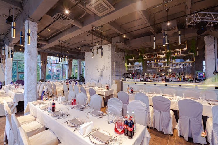 Зал на 1 этаже в «Сытый лось на Большой Семёновской» фотография №3