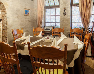  ресторан Српска Кафана на Монтажников