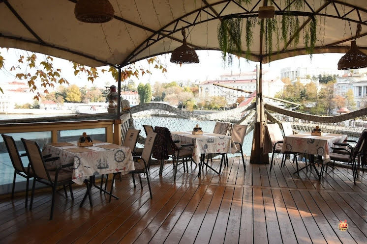 Летняя веранда в «Пиратская Харчевня» фотография №3