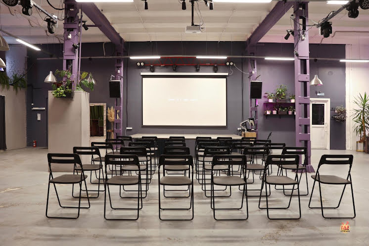 Основной зал в «COM.NATA на Петроградской» фотография №11