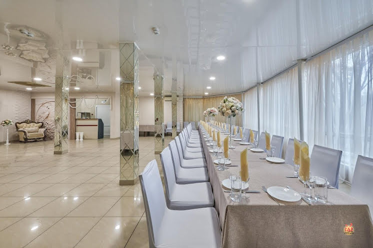 Нижний зал  в «Белая стрекоза» фотография №1