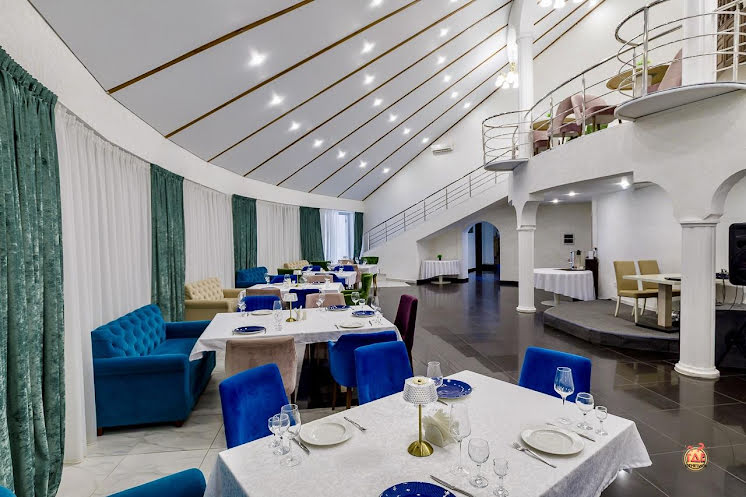 Основной зал в «Круглый год» фотография №4