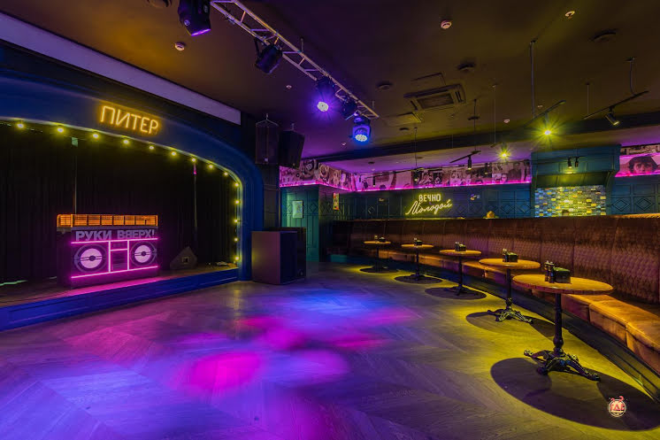 Основной зал  в «Руки ВВерх! Бар / Родео» фотография №10