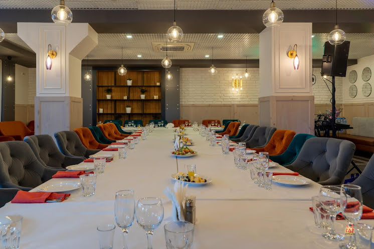 Нижний зал ресторана «Синема» в «Маринс Парк Отель Екатеринбург» фотография №9