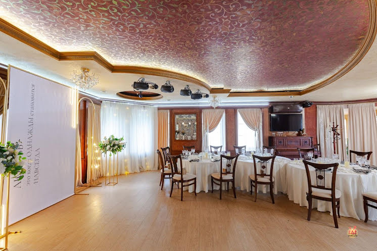 Основной зал в «Дворянское гнездо» фотография №1