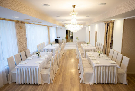 Зал на 60 человек в Зал на 35 человек