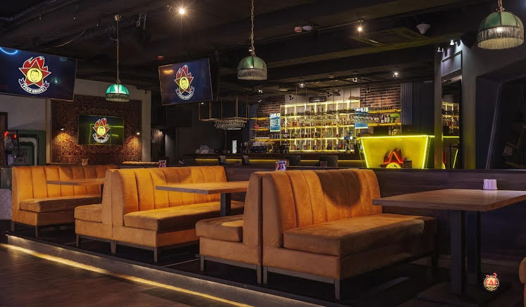 Основной зал  в «Руки ВВерх! Бар на Тверской» фотография №19