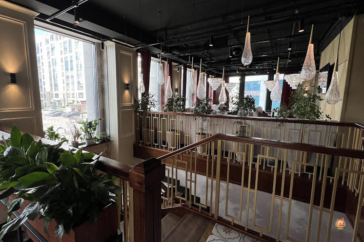 Основной зал  в «Everest» фотография №2