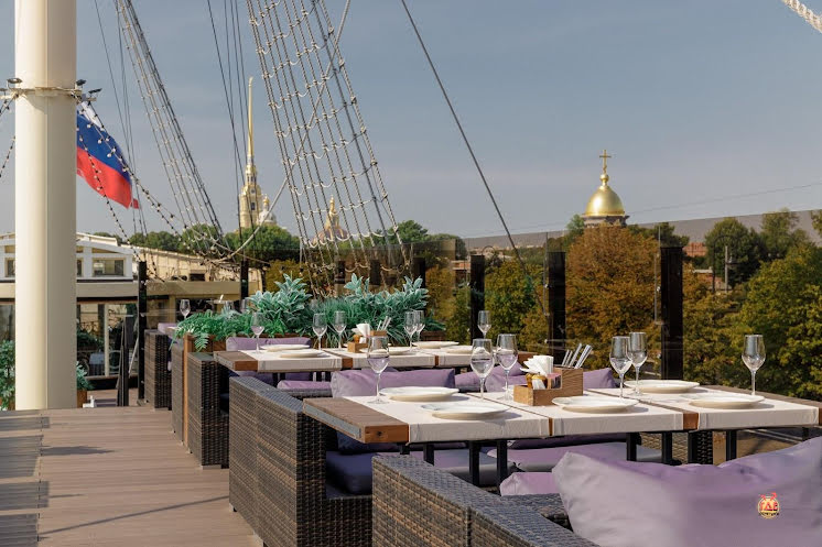 Видовая летняя терраса в «Фрегат «Благодать»» фотография №4