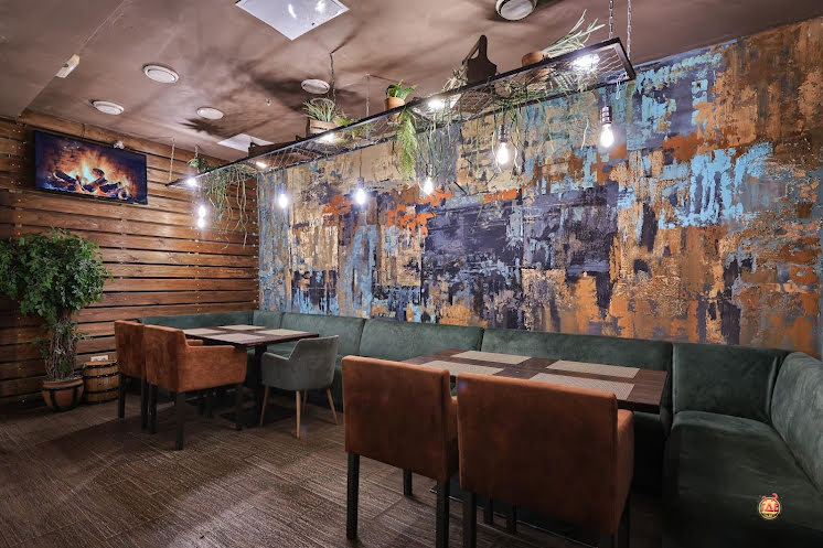 Основной зал в «Корова на бочке на 70 лет Октября» фотография №8