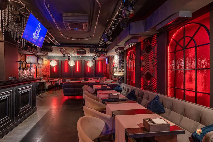 Зал бара в «Бард&Укулеле» фотография №4