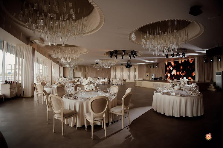 Большой банкетный зал в «Волга & Ванильное небо» фотография № 1