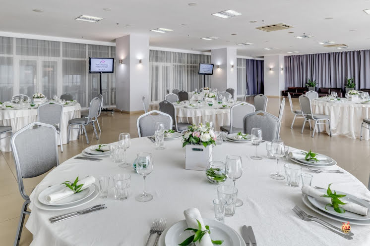 Банкетный зал в «Marins Park Hotel Novosibirsk» фотография №3