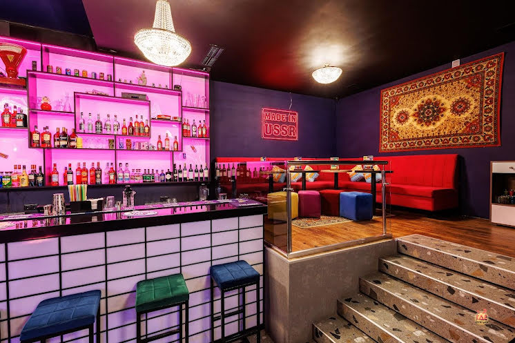 Основной зал в «Руки ВВерх! Бар Пушкино» фотография №13