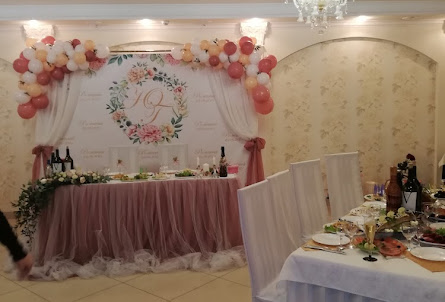 Белый зал в Малый зал