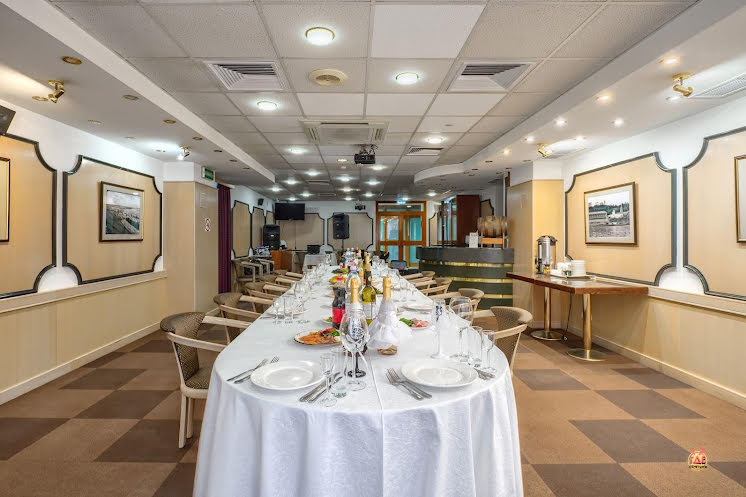 Зал Boutique Whisky bar в «Чайка и Бурлак» фотография №8