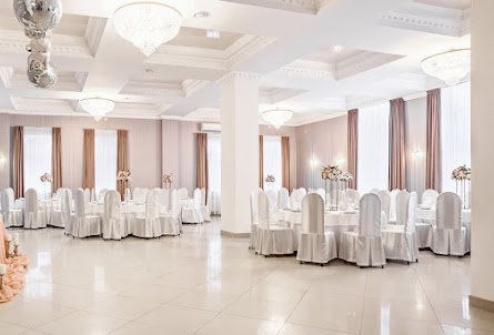 Европейский зал в Красный зал