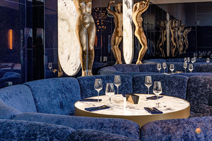  Зал со статуями  в «Гарда бар» фотография №2