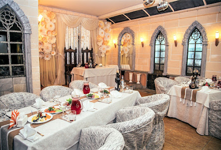 Зал «Рыцарский» в Зал с бассейном