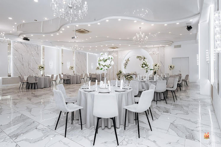 Основной зал в «Облака на Адоратского» фотография №14