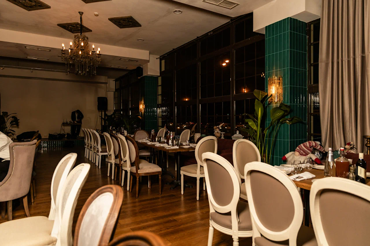 Основной зал в «Гарденс» фотография №18