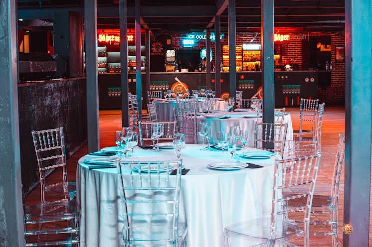 Основной зал в «IZI» фотография №1