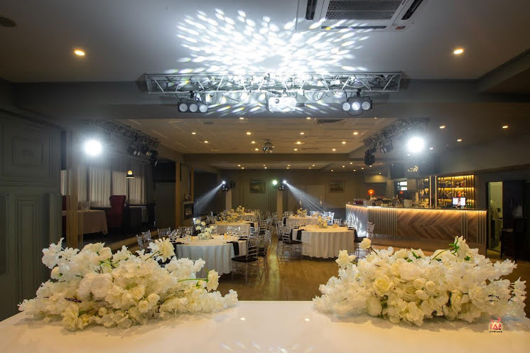 Большой зал ресторана в «Monet» фотография №2