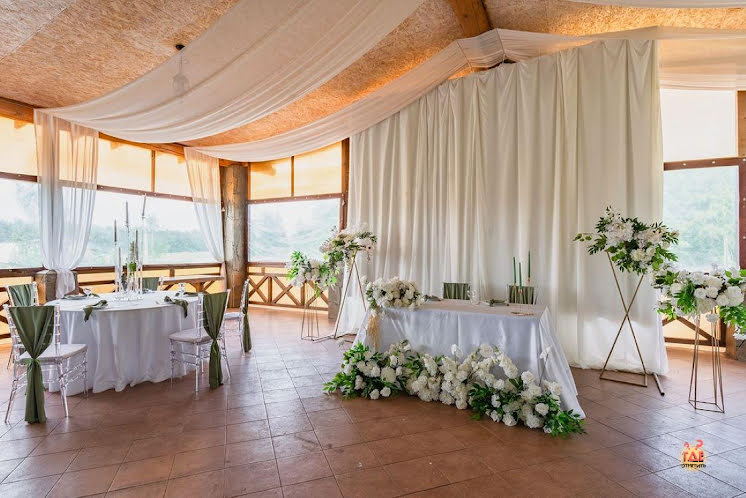 Веранда на озере в «Конюшня» фотография №2