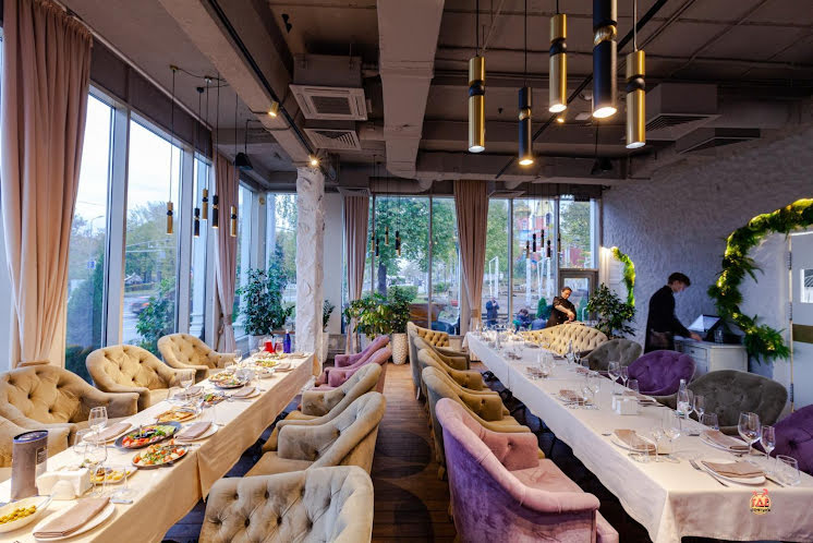 Зал на 2 этаже  в «Сытый лось на Большой Семёновской» фотография №14