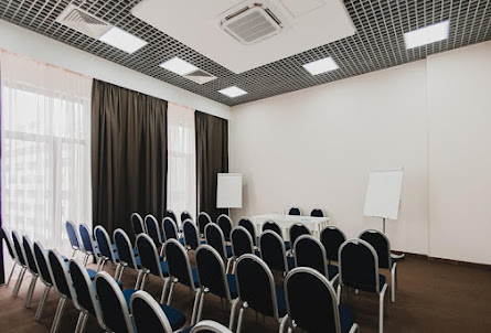 Зал Point A в Зал Point C