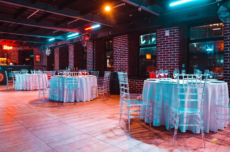 Основной зал в «IZI» фотография №7