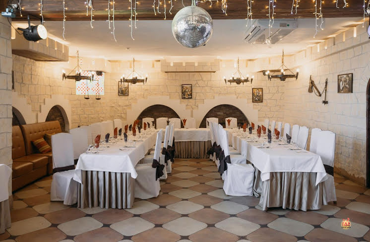 Основной зал  в «Подворье замка» фотография №4