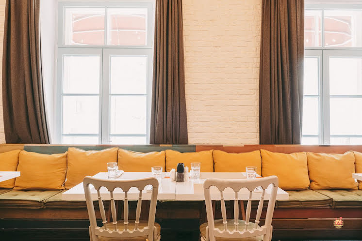 Каминный зал  в «Пряности & Радости на ВО» фотография №11