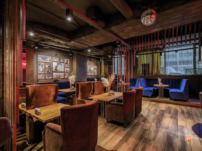 Зал ресторана  в «BAR&JOY» фотография №10