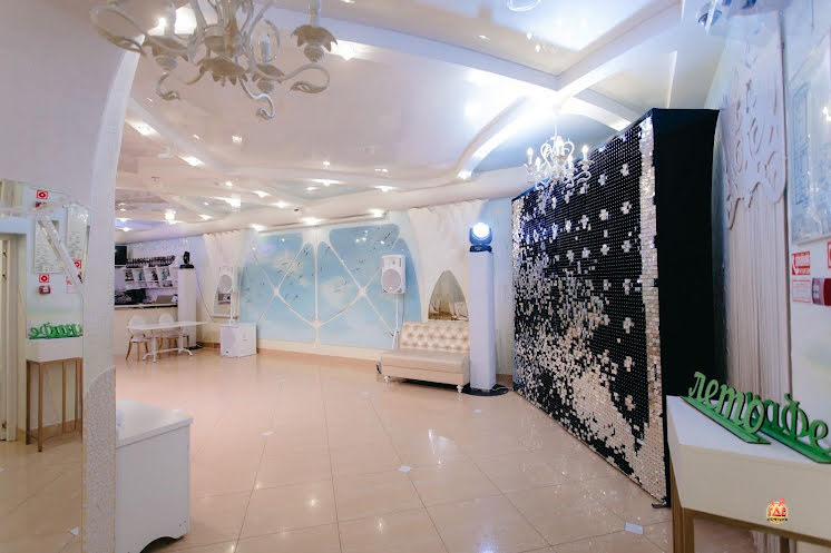 Основной зал в «Лето» фотография №3