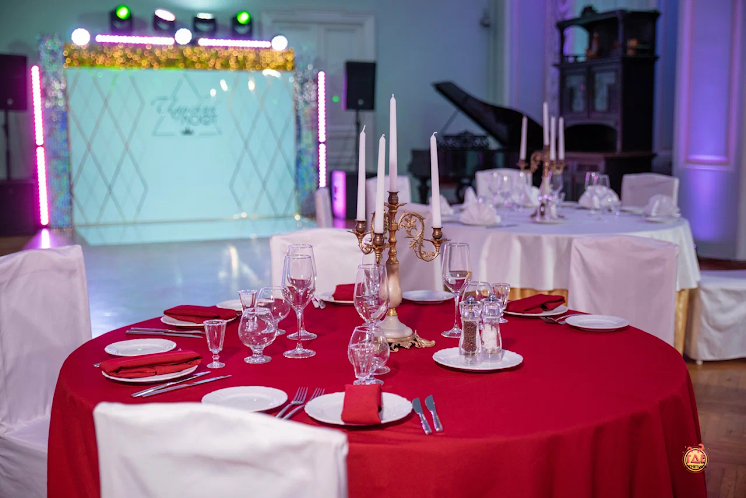 Основной зал в «COM.NATA на площади Труда» фотография №10