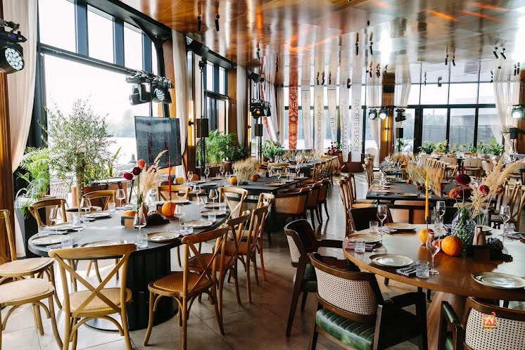 Основной зал в «Mooring» фотография №10