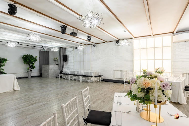 Банкетный зал  в «Банхоф на Мира» фотография №11