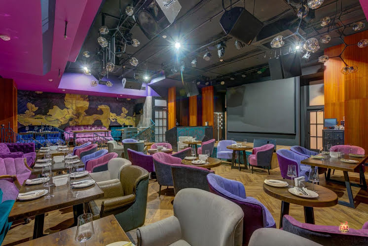 Основной зал  в «Who Is Who» фотография №1